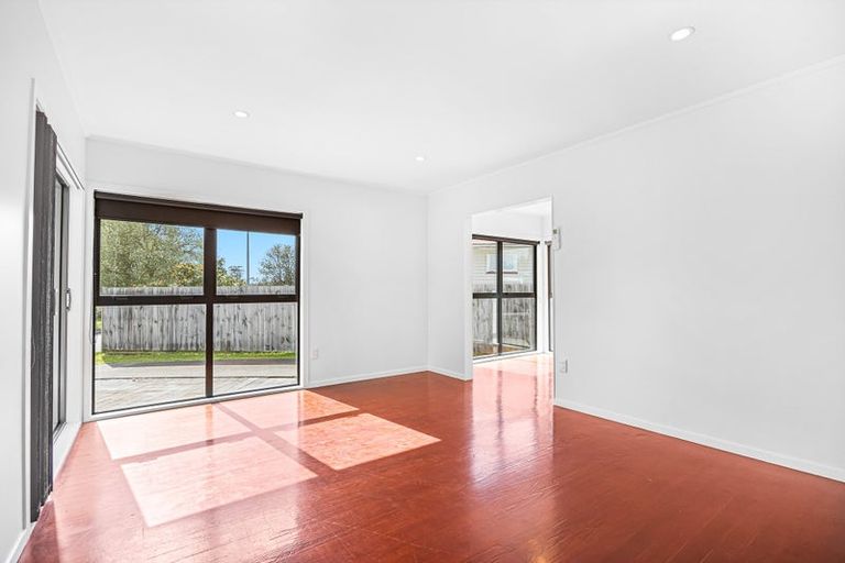 Photo of property in 123 Riverpark Crescent, Henderson, Auckland, 0610