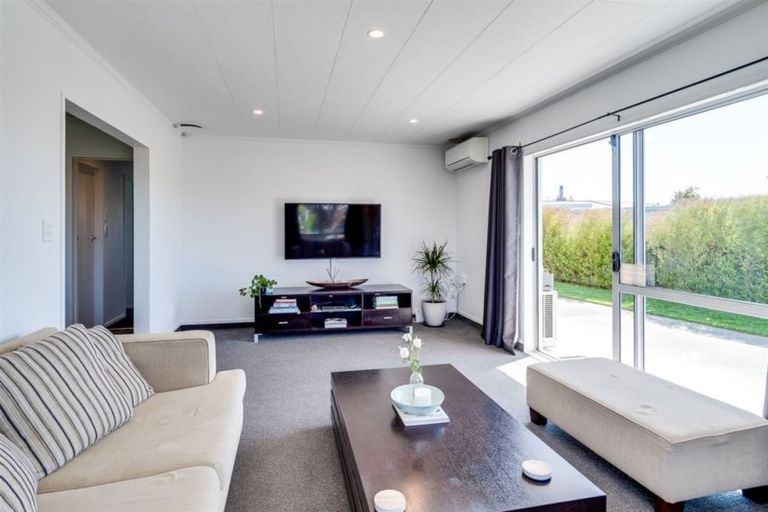 Photo of property in 28 Tait Drive, Greenmeadows, Napier, 4112