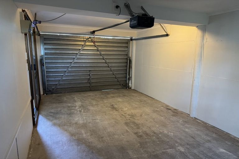 Photo of property in 74 Crows Road, Swanson, Auckland, 0614