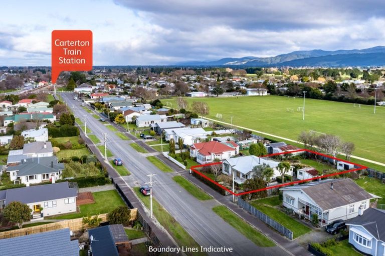 Photo of property in 24 Wyndham Street, Carterton, 5713