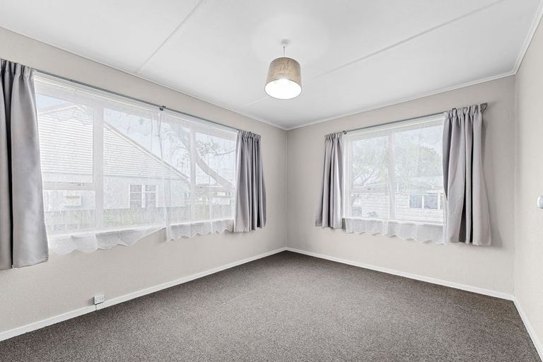 Photo of property in 40 Wrantage Street, Westown, New Plymouth, 4310