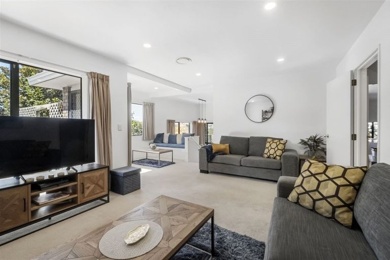 Photo of property in 1/9 Kells Place, Botany Downs, Auckland, 2010