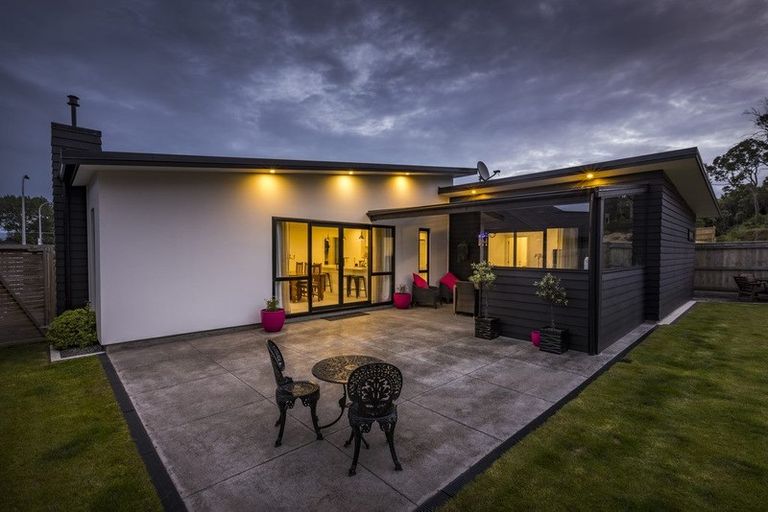 Photo of property in 5 Freedom Drive, Kelvin Grove, Palmerston North, 4414