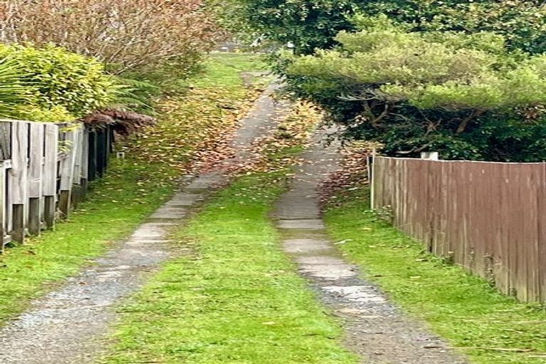 Photo of property in 2/159a Newlands Road, Newlands, Wellington, 6037