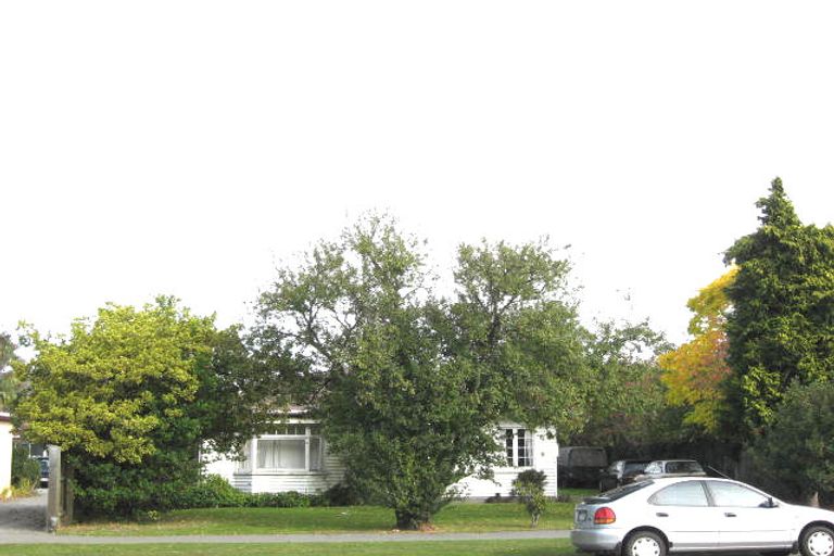 Photo of property in 71 Memorial Avenue, Ilam, Christchurch, 8053
