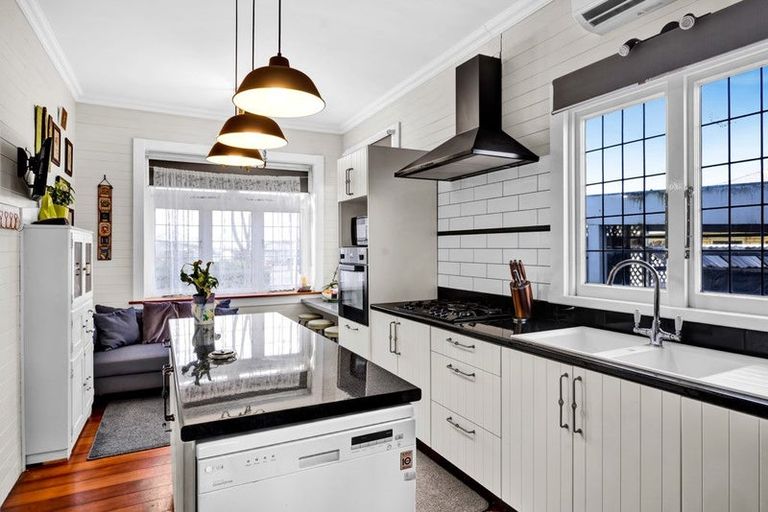 Photo of property in 75 Broadway, Stratford, 4332