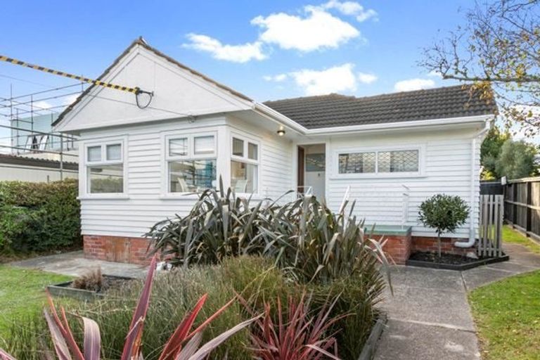 Photo of property in 1/30 Ngataringa Road, Devonport, Auckland, 0624