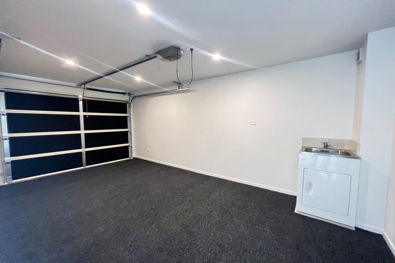 Photo of property in 3/105 Hobsonville Road, West Harbour, Auckland, 0618