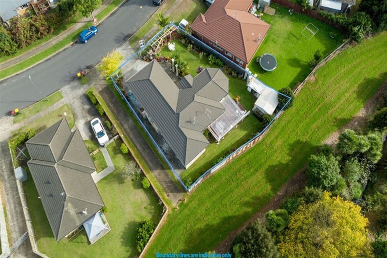 Photo of property in 14 Castlefinn Drive, Weymouth, Auckland, 2103