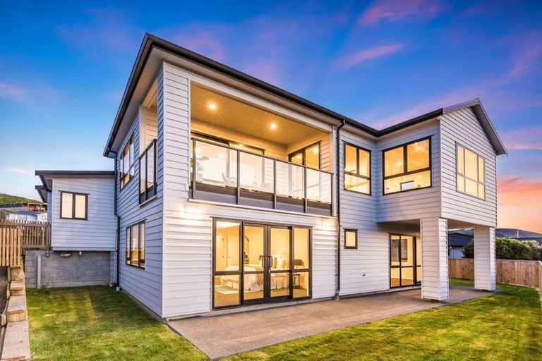 Photo of property in 4 Omaka Place, Aotea, Porirua, 5024