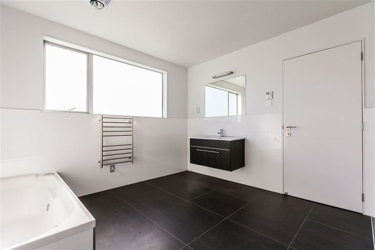 Photo of property in 114 Killybegs Drive, Pinehill, Auckland, 0632