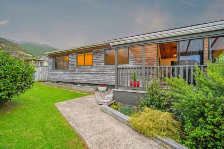 Photo of property in 19a Huia Street, Waikanae, 5036