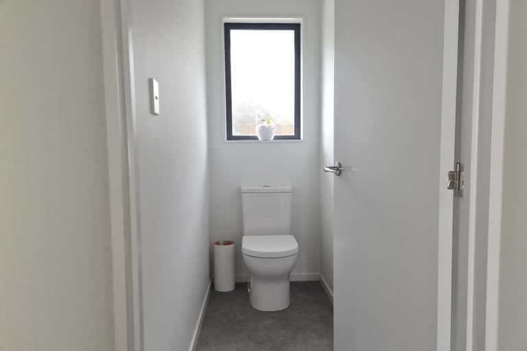 Photo of property in 54a Meadowood Drive, Unsworth Heights, Auckland, 0632