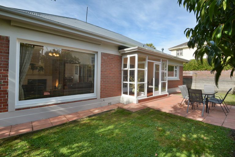 Photo of property in 2 Mcgeorge Avenue, Mornington, Dunedin, 9011
