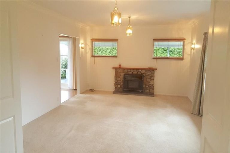 Photo of property in 6 Walton Avenue, Waikanae, 5036