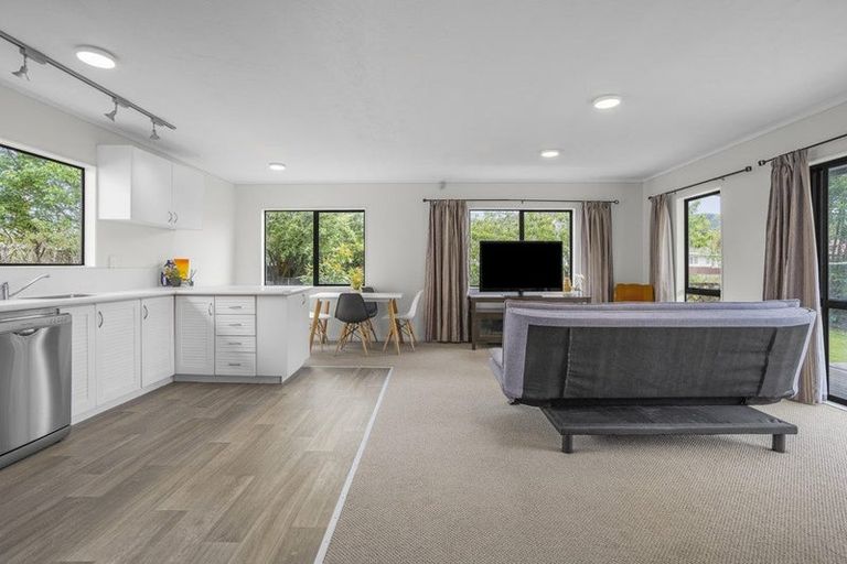 Photo of property in 2/1159 High Street, Taita, Lower Hutt, 5011