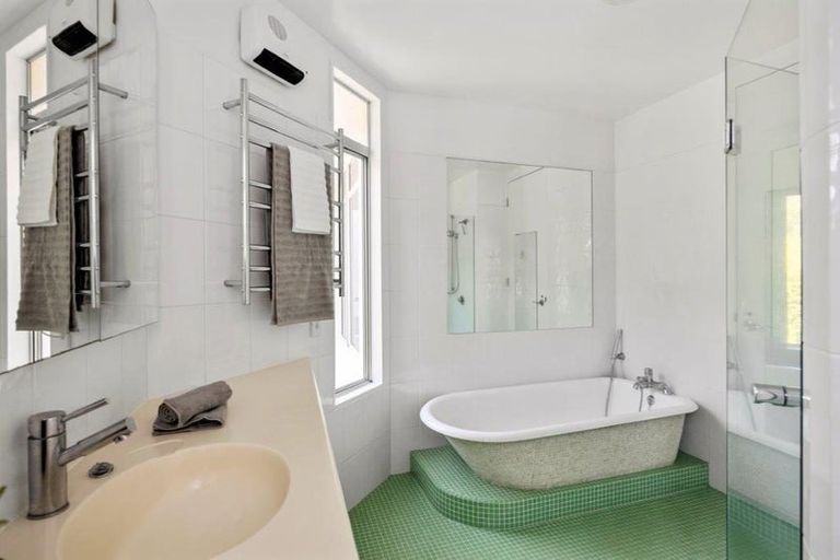 Photo of property in 18-27 Lawson Place, Mount Victoria, Wellington, 6011