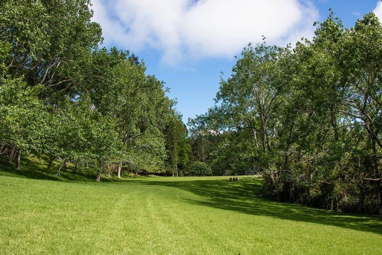 Photo of property in 142 Wade River Road, Wade Heads, Whangaparaoa, 0932