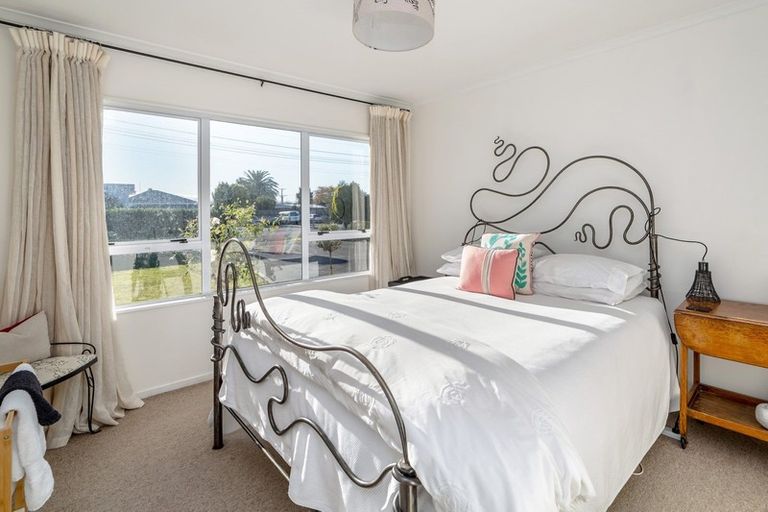 Photo of property in 32a Broadway Street, Martinborough, 5711