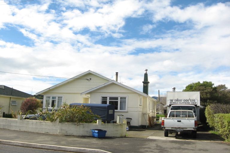 Photo of property in 122 Commercial Street, Takaka, 7110