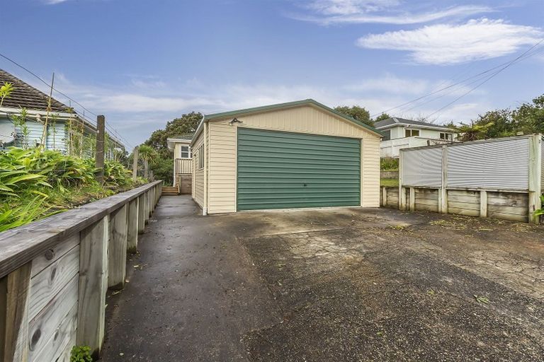 Photo of property in 15 Woodstock Terrace, Tawa, Wellington, 5028