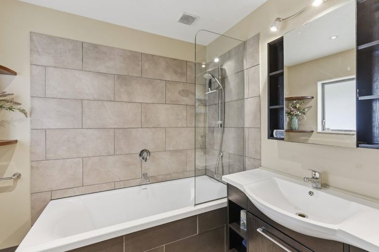 Photo of property in 3 Iti Grove, Waikanae, 5036