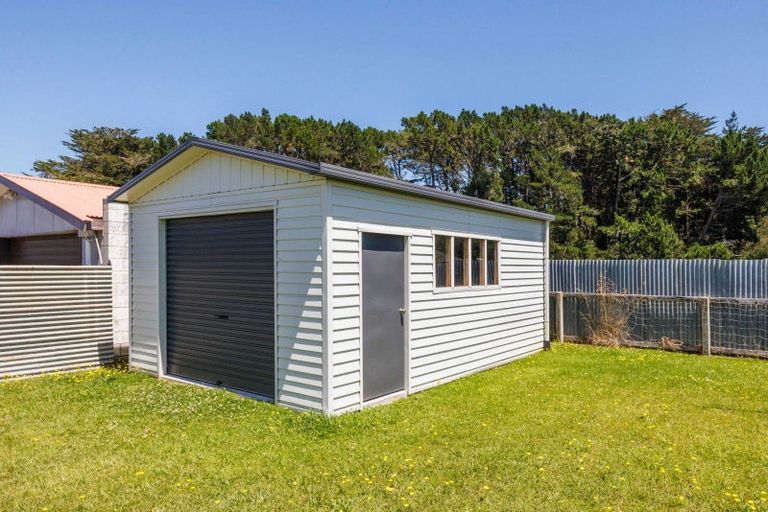 Photo of property in 72 Nash Parade, Foxton Beach, Foxton, 4815