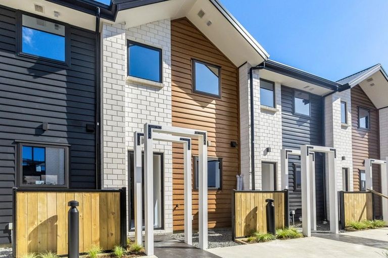 Photo of property in 5/172 Don Buck Road, Massey, Auckland, 0614