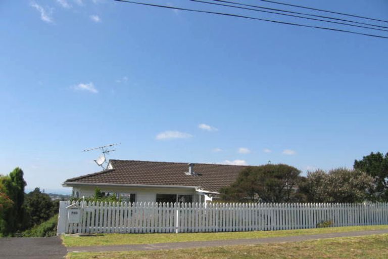 Photo of property in 763 East Coast Road, Northcross, Auckland, 0630
