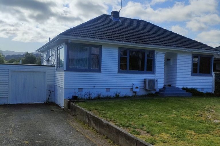 Photo of property in 14 Oxford Crescent, Ebdentown, Upper Hutt, 5018