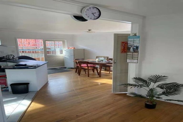 Photo of property in 10 Crystal Avenue, Glendene, Auckland, 0602