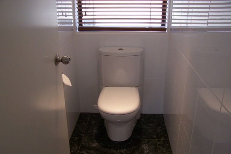 Photo of property in 2/4 Currell Way, Somerville, Auckland, 2014