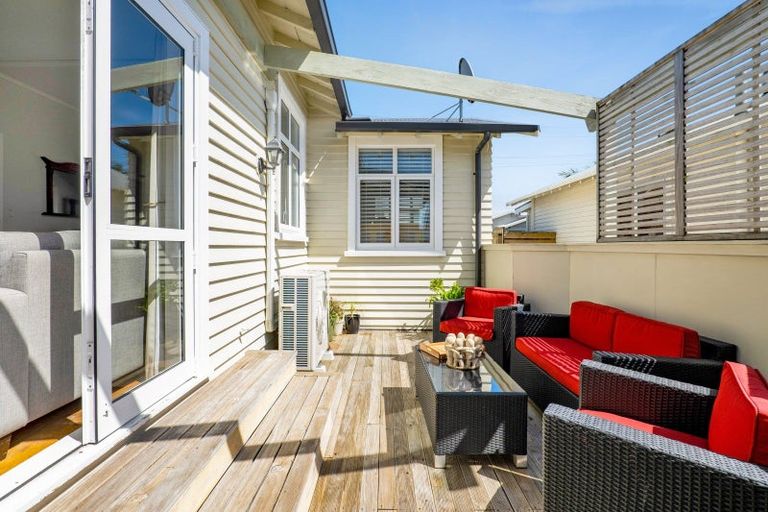 Photo of property in 23 Belt Road, Moturoa, New Plymouth, 4310