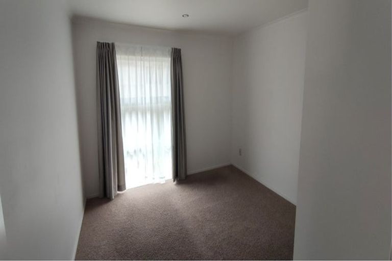 Photo of property in 21 Cresswell Place, Johnsonville, Wellington, 6037