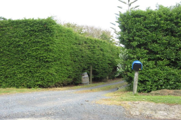 Photo of property in 73 Tawa Road, Kumeu, 0891