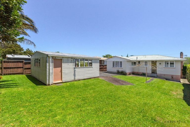 Photo of property in 5 Cobham Crescent, Kelston, Auckland, 0602
