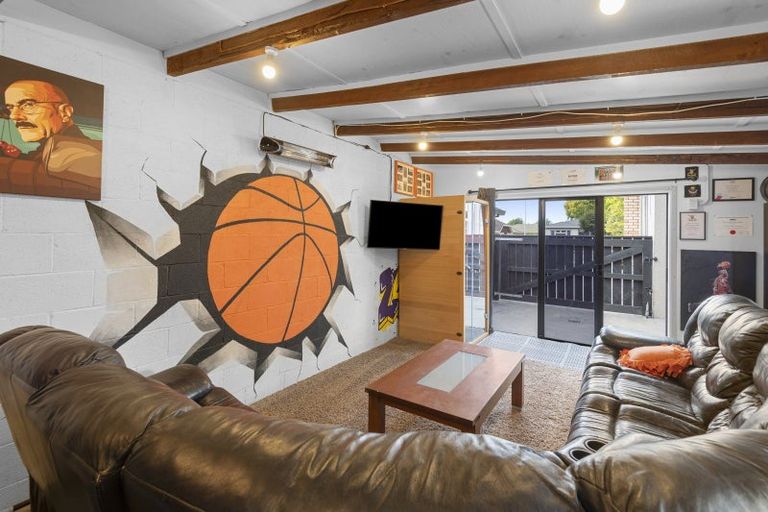 Photo of property in 11 Durham Crescent, Palmerston North, 4414