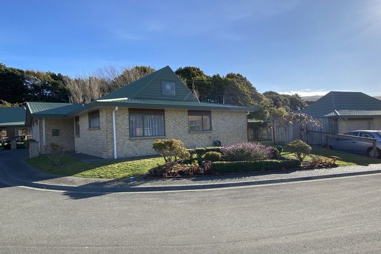 Photo of property in Redwood Village, 68/42 Main Road, Tawa, Wellington, 5028