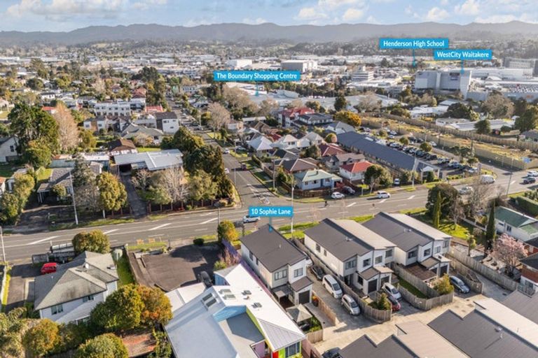 Photo of property in 10 Sophie Lane, Henderson, Auckland, 0612
