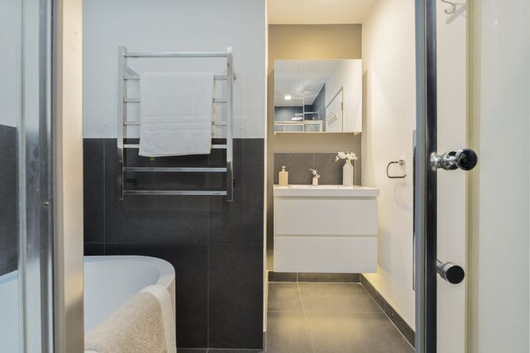 Photo of property in 30 Farquhar Road, Glendene, Auckland, 0602