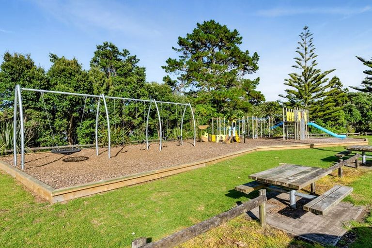 Photo of property in 18 Third Avenue, Urenui, 4377