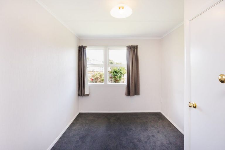Photo of property in 102 Limbrick Street, Terrace End, Palmerston North, 4410