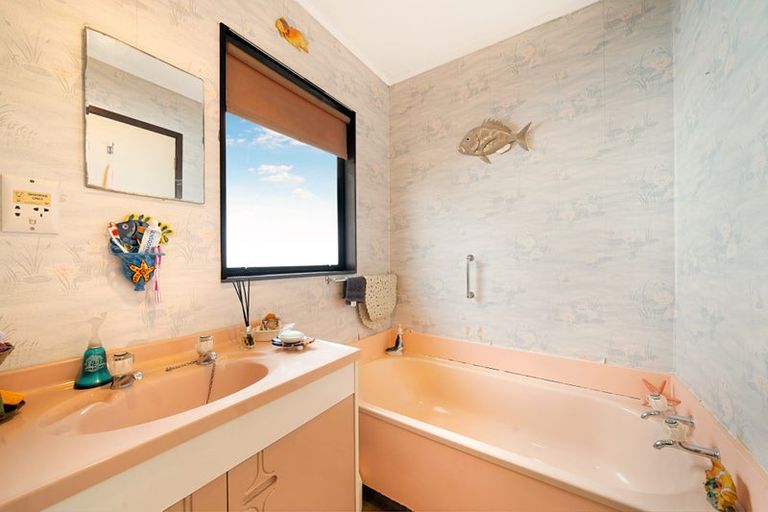 Photo of property in 2/30 Fraser Road, Narrow Neck, Auckland, 0624