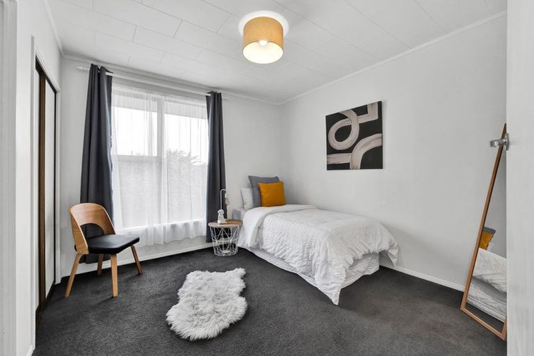 Photo of property in 22 Nevada Drive, Merrilands, New Plymouth, 4312