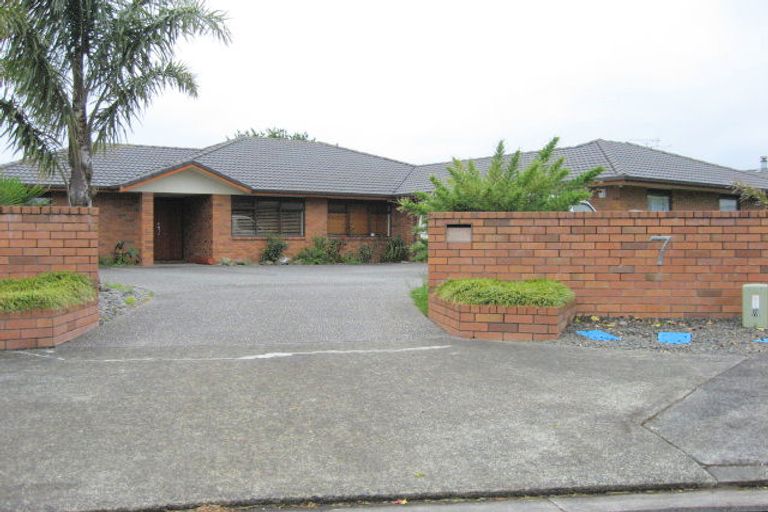 Photo of property in 7 Heenans Way, Rosehill, Papakura, 2113