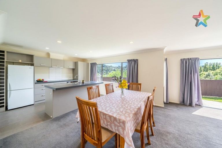 Photo of property in 23 Speldhurst Grove, Stokes Valley, Lower Hutt, 5019