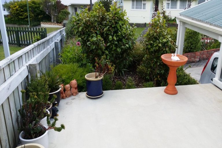 Photo of property in 124 Parkvale Road, Karori, Wellington, 6012