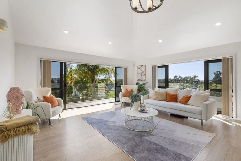 Photo of property in 11 Houhere Close, Albany, Auckland, 0632