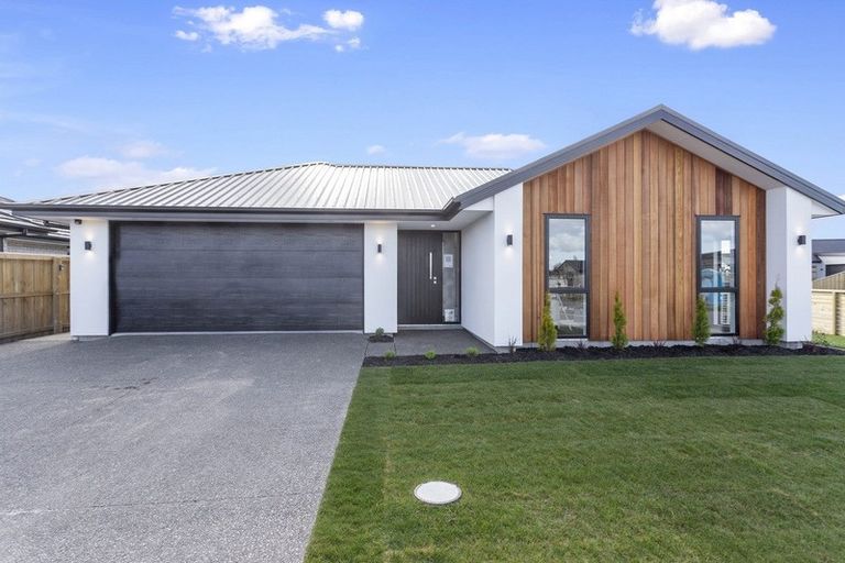 Photo of property in 8 Oakleigh Street, Woodend, 7610