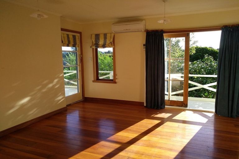 Photo of property in 21 Tiromoana Road, Raumati South, Paraparaumu, 5032